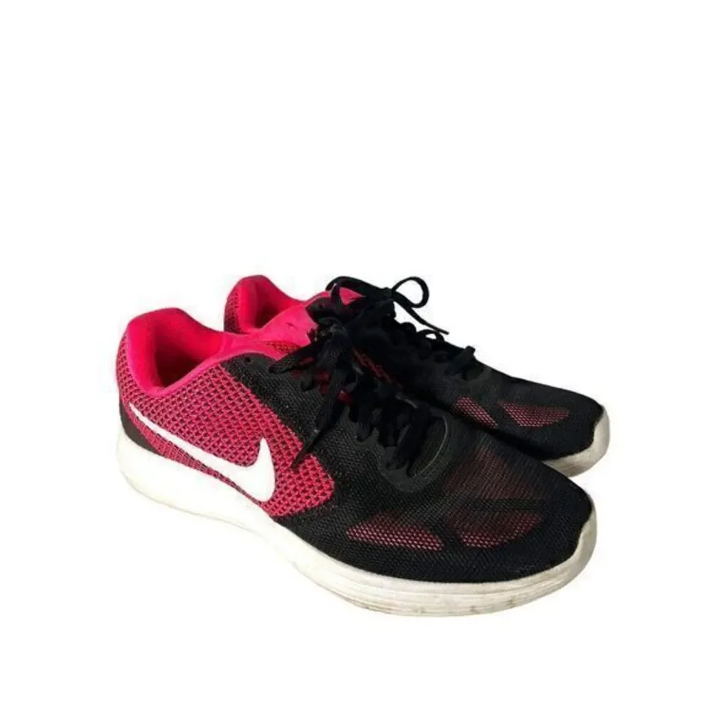 Nike womens revolution
